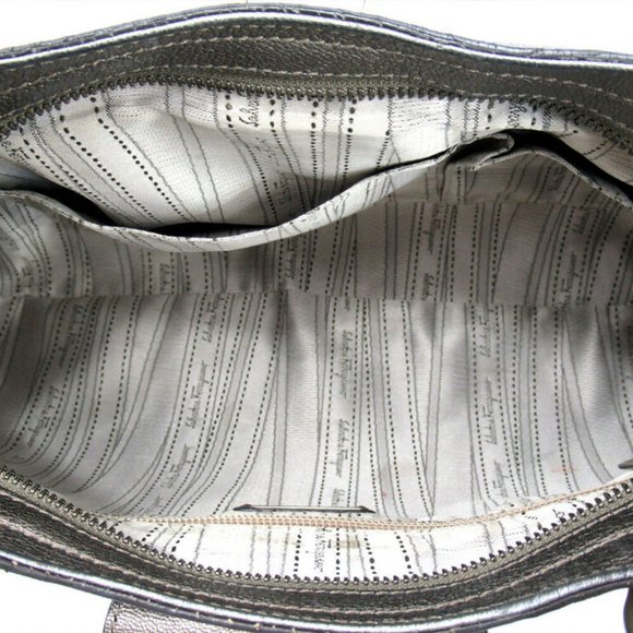 Authentic Salvatore Ferragamo Shoulder Bag Gancini Leather - Picture 6 of 9